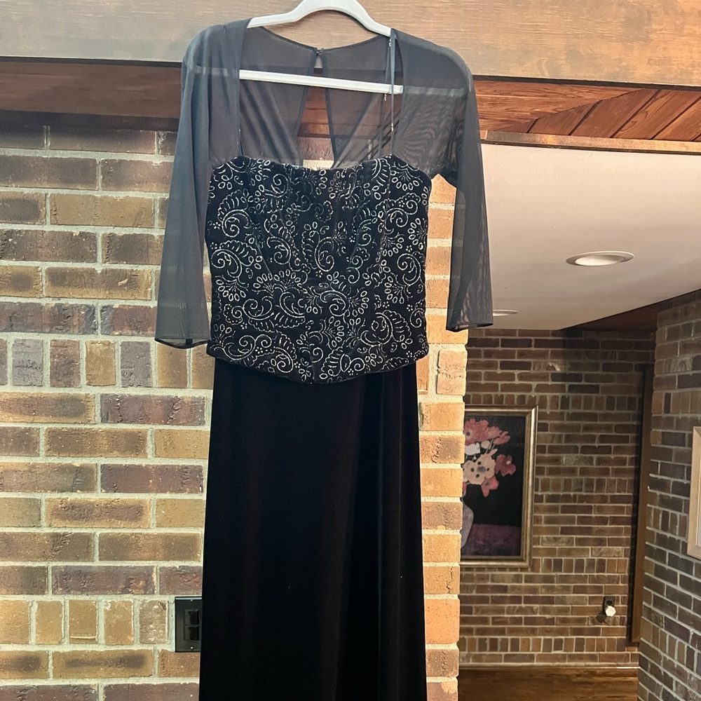 CDC velvet evening gown with mesh sleeves size 8